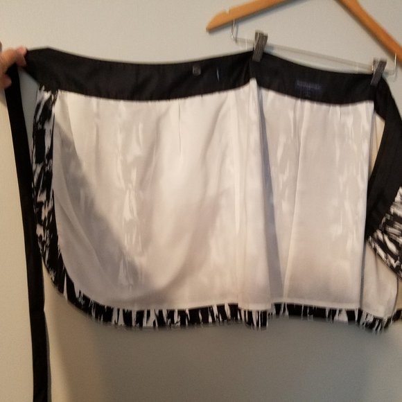 Banana Rebublic Black/White Mini Wrap Skirt Size 2 - Picture 5 of 6